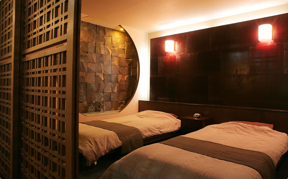 写真:温泉付和寛洋室 “芽生”